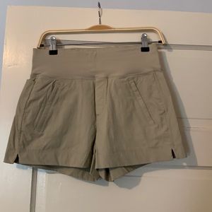 Athleta NWOT Trekkie North Shorts